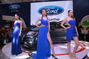 Xe nhập về ào ào lập kỷ lục, người Việt chi gần 3 tỉ đô