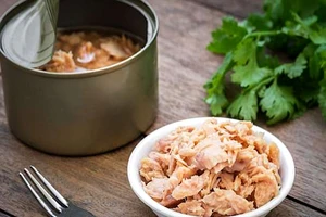 Dịch COVID-19: Ý tăng mua cá ngừ đóng hộp từ Việt Nam 