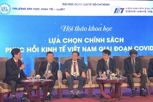 Lãi suất giảm nhỏ giọt, gánh nặng đè lên người vay tiền