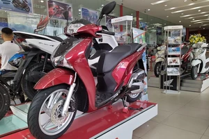 Ông lớn xe máy cũng thấm đòn COVID-19