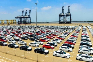 Đề xuất bỏ tờ khai nguồn gốc ô tô nhập khẩu