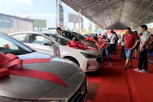 Người nộp lệ phí trước bạ ô tô cần chú ý thông tin 'nóng' này