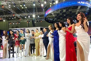 Những bóng hồng nóng bỏng tại Vietnam Motor Show 2022