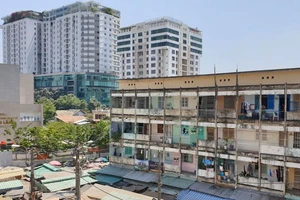 Chọn chủ đầu tư xây dựng lại chung cư cũ: Cư dân bỏ phiếu quyết định 