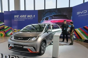 Ô tô nhập khẩu từ Trung Quốc ồ ạt vào Việt Nam trong bối cảnh xe nhập giảm