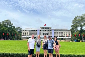 Khách sạn TP.HCM tăng giá, khách Tây quay lại ồ ạt