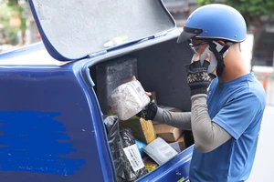 Bãi bỏ miễn thuế hàng nhập giá trị nhỏ: Hợp lý, tạo sân chơi công bằng