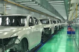Lối đi nào để Việt Nam thoát khỏi 'cái bóng' gia công lắp ráp?