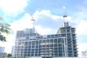 Đề xuất gỡ vướng mua bán dự án bất động sản 'trùm mền'