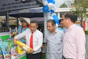 Lần đầu tiên TP.HCM cấp chứng nhận sản phẩm OCOP cho cả áo thun, giày da