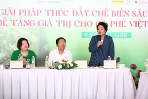 Nghịch lý xuất khẩu cà phê Việt: Bán hàng núi, thu tiền cắc vì 'bốc vác' hàng xô