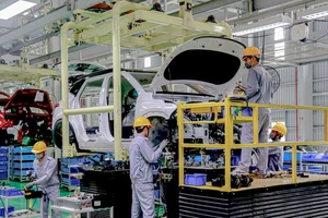 'Cắt giảm' thủ tục: Xóa giấy phép con, khơi thông kinh tế