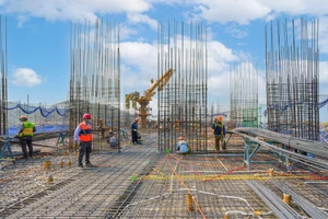 Tiền sử dụng đất mới đè nặng, giá căn hộ sơ cấp bật tăng