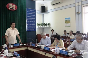 Bí Thư Thăng: ‘Các anh cứ làm đủng đỉnh biết bao giờ xong’ 