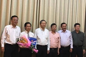 Trao các quyết định nhân sự ở TP.HCM