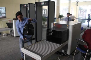 Vào UBND TP.HCM phải qua cổng kiểm tra an ninh