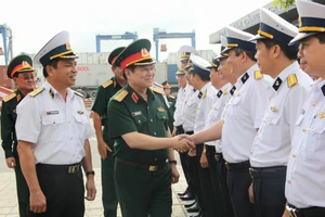 Bộ trưởng Ngô Xuân Lịch làm việc với Tân cảng Sài Gòn