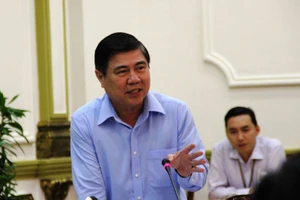 Chủ tịch TP.HCM bức xúc vì cấp dưới báo cáo không đúng