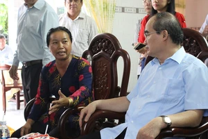 Cuộc đối thoại bất ngờ của Bí thư Nhân với chị nuôi heo