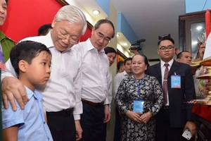 Tổng Bí thư thăm hầm chứa vũ khí của biệt động Sài Gòn