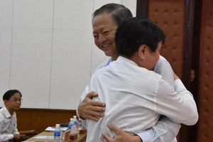 Chủ tịch UBND TP.HCM nghẹn lời khi nói về ông Lê Văn Khoa 