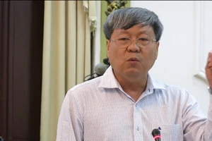 Lãnh đạo TP.HCM điểm mặt vỉa hè không còn lối đi