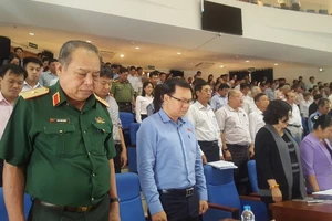 Cử tri TP.HCM dành 1 phút mặc niệm cố Chủ tịch nước