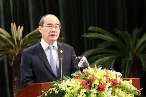 'Không liêm, không sạch thì không nói được người khác...' 