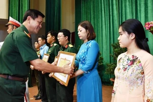  Đấu tranh trước các nội dung độc hại, xuyên tạc trên mạng