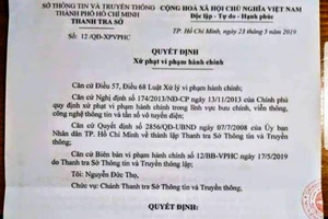 Chuyên viên Văn phòng UBND TP.HCM bị phạt vì đăng Facebook 