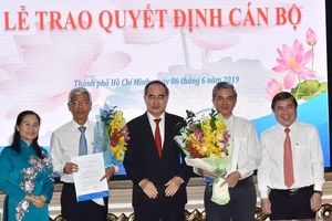 TP.HCM trao quyết định phê chuẩn 2 Phó chủ tịch UBND TP