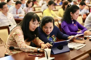 Lần đầu tiên HĐND TP.HCM tổ chức 'kỳ họp không giấy’