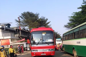COVID-19: TP.HCM kiến nghị Thủ tướng về xe đưa đón công nhân 