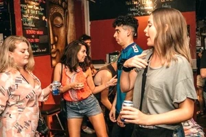 Quán bar Buddha từng nhiều lần bị xử phạt về bảng hiệu