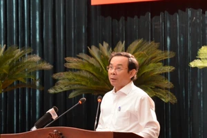 Cán bộ TP.HCM học tập Nghị quyết Đại hội Đảng bộ TP khóa XI