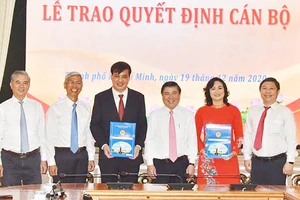 Trao hai quyết định nhân sự mới ở TP.HCM