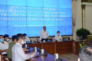 Phó Thủ tướng Trương Hòa Bình kiểm tra phòng dịch ở TP.HCM
