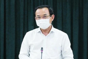 Bí thư TP.HCM: Giãn cách nghiêm ở nơi có dịch, vùng lân cận