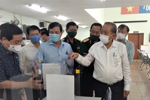 Phó Thủ tướng kiểm tra phòng dịch COVID ở KCX Tân Thuận