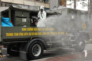 Phun khử khuẩn tại Trung tâm Báo chí TP.HCM để phòng dịch