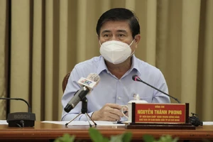 Chủ tịch TP.HCM: Phải luôn đặt tình huống có F0 trong khâu lấy mẫu xét nghiệm