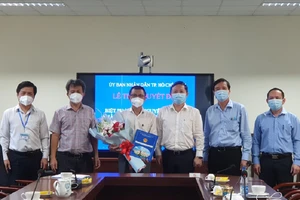 Trao quyết định biệt phái bác sĩ Nguyễn Trí Dũng nhận nhiệm vụ mới