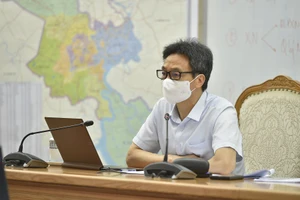 Phó Thủ tướng: Phong tỏa rồi nhưng bên trong vẫn giao lưu thì rất nguy hiểm