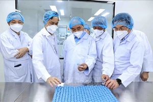 Chủ tịch nước đề nghị sớm xem xét cấp phép cho vaccine NanoCovax