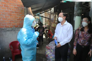 TP.HCM sẽ trao 'túi an sinh xã hội' cho người nghèo, công nhân ở trọ...