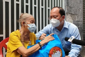 TP.HCM: Hơn 900 tỉ đồng gói hỗ trợ đợt 2 sẽ trao từ nay đến 10-8