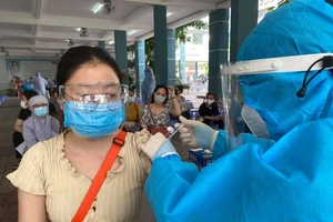 TP.HCM còn hơn 913.000 liều vaccine phòng COVID-19, đến 12-8 sẽ hết