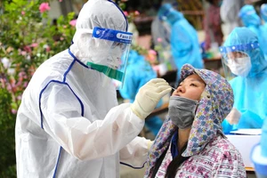 TP.HCM: Test nhanh 170.000 mẫu 'vùng cam, đỏ', phát hiện 6.000 mẫu dương tính