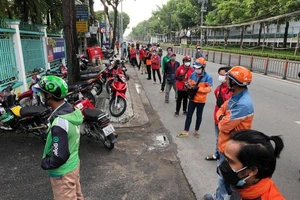 TP.HCM sẽ chấn chỉnh việc xét nghiệm cho shipper ngoài khung giờ qui định 