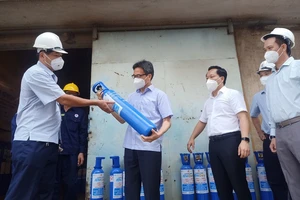 Phó Thủ tướng Vũ Đức Đam gọi điện cho bộ trưởng để oxy vào TP.HCM nhanh hơn 